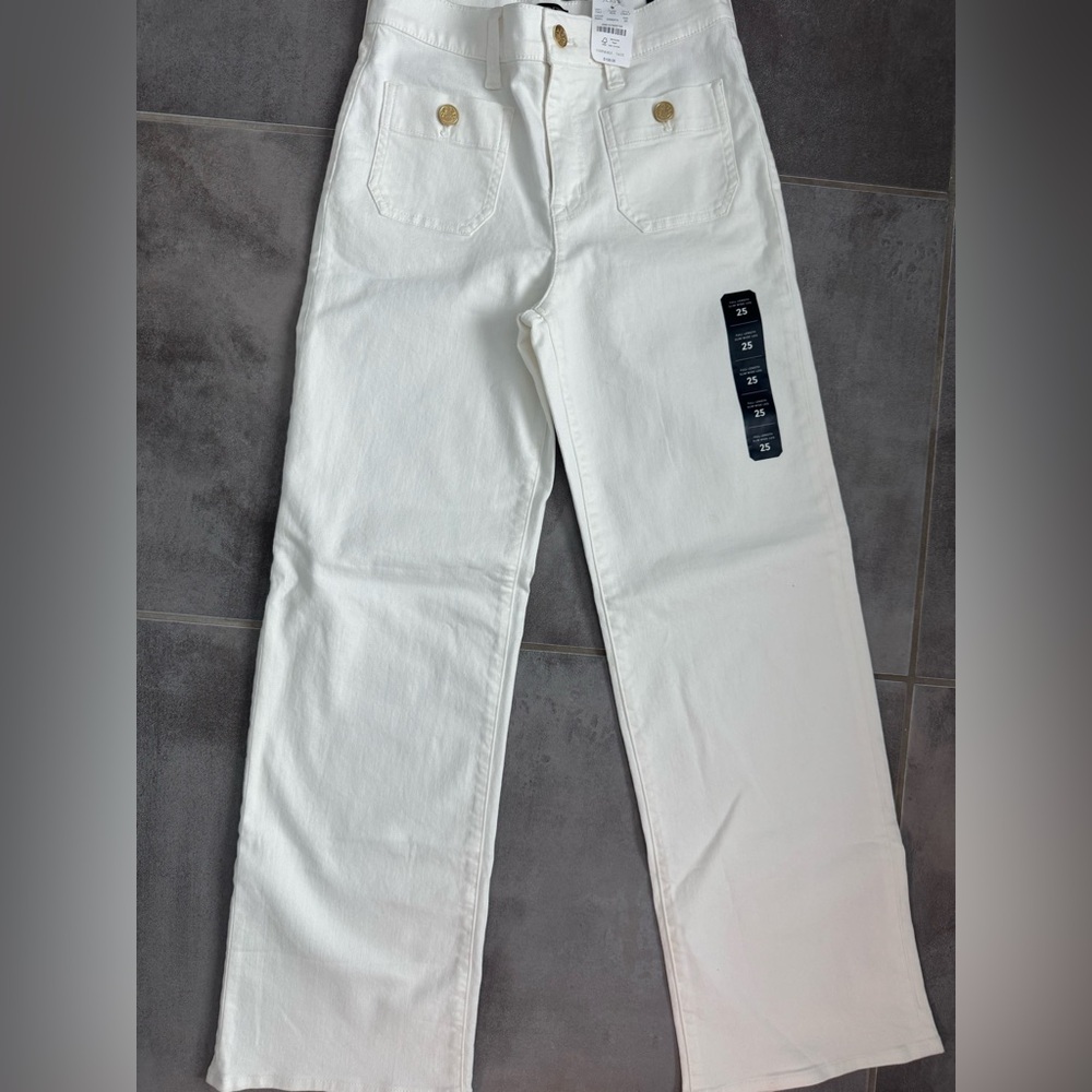 Slim wide-leg Sailor jean in all-day stretch. Size 25